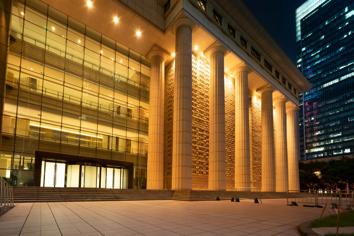 Luxury villa featuring energy-efficient LED Outdoor Wall Facade Lighting along the entrance.