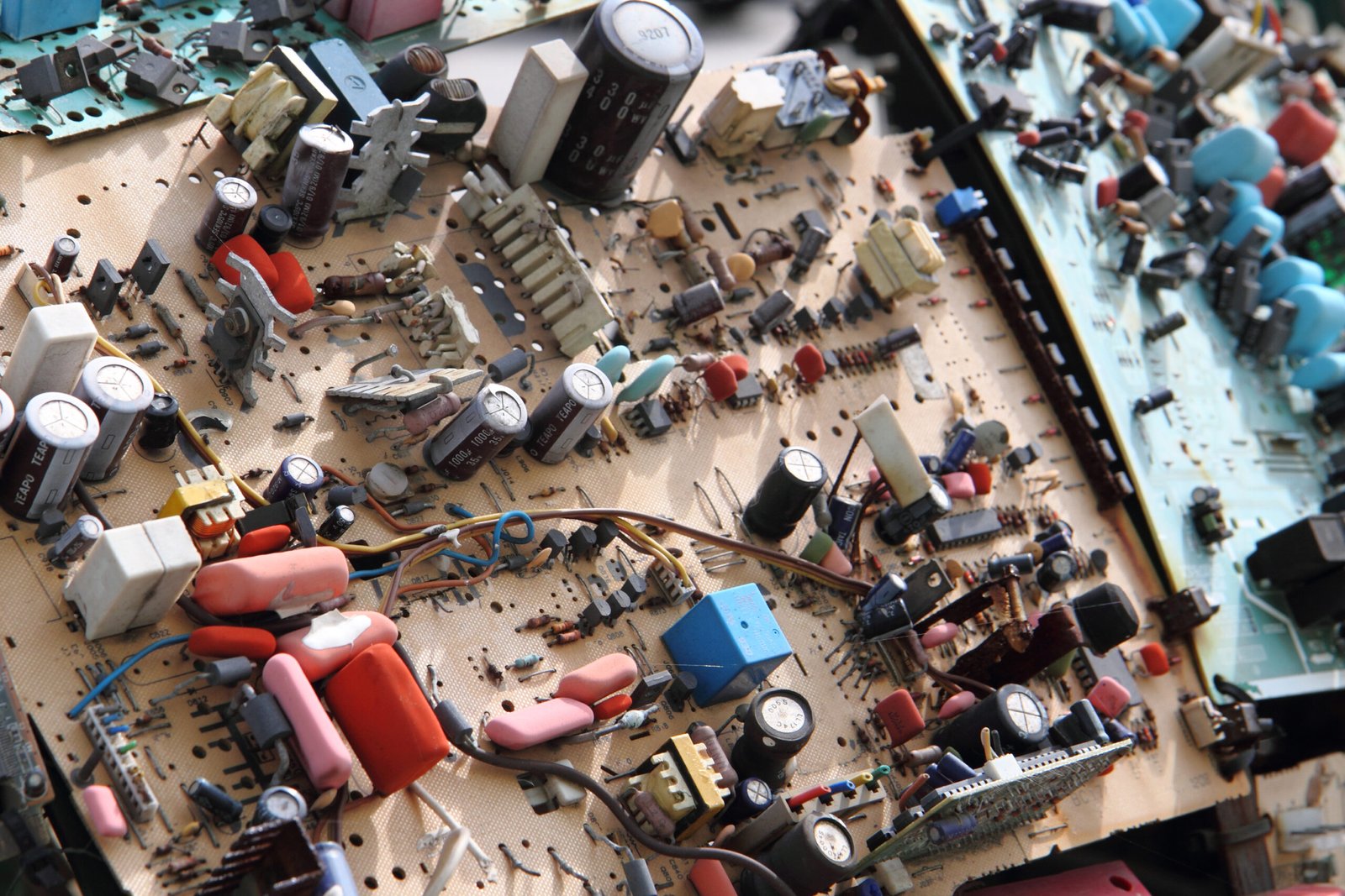 Retail facade at night featuring technology from a Facade Lighting Manufacturer.